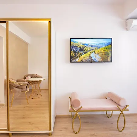 Tres Chic Elegant Retreat On Calea Victoriei Center *
