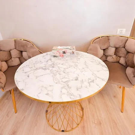 Tres Chic Elegant Retreat On Calea Victoriei Center