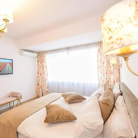 Daire Tres Chic Elegant Retreat On Calea Victoriei Center