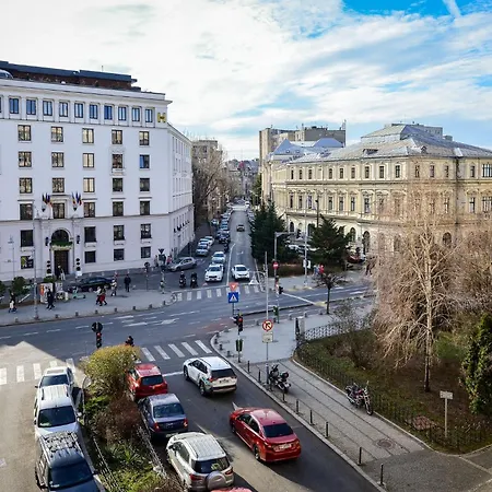 Tres Chic Elegant Retreat On Calea Victoriei Center *